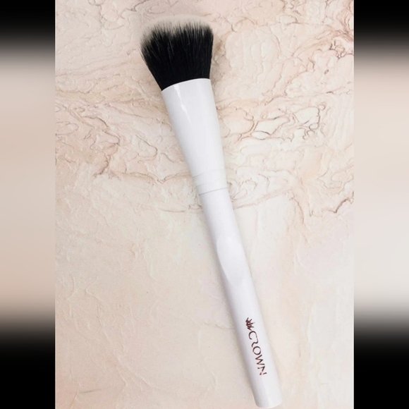 Blush Bundle of 2 ~1 Doucce Freematic Blush 1 Crown Deluxe Pro Blush Brush ~ New - Picture 2 of 10